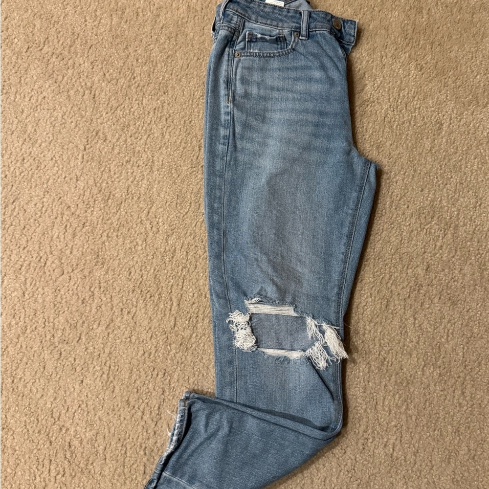 American Eagle Outfitters Light Blue Distressed Boyfriend Jeans